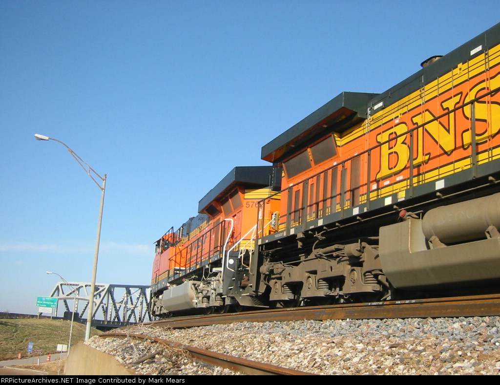 BNSF 5762
